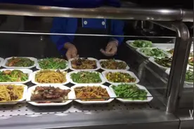 华中科技大学里排名前十的食堂，惊艳到我了。你们想来吃吗？视频封面