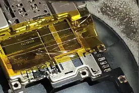 粉丝的华为荣耀20，进水拿去售后要换主板，走了几家手机店没修好视频封面