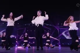 SM演唱会F(X)名曲4连唱，11分钟回忆杀！全程高能引爆观众席视频封面