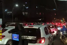 成都郫都区往温江区方向太堵车了 单车摩托车都过不去视频封面