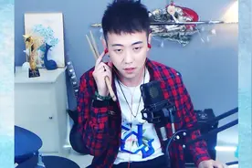 小哥架子鼓演奏《简单爱》，节奏劲爆，简简单单的爱你视频封面