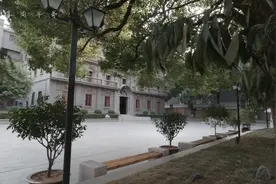 来南昌看看八一纪念馆，可惜不凑巧刚好是这个日子进不了，遗憾啊