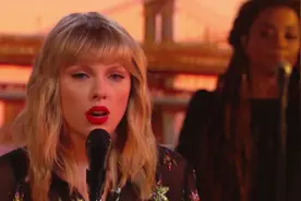 霉霉Taylor Swift在英国的现场演唱，真唱实力秒杀一众国内巨星！视频封面