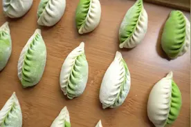 饺子的创意做法，双色柳叶饺子，没想到这么简单，让人眼前一亮视频封面