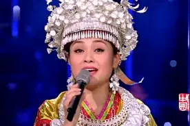 阿幼朵 乌兰图雅现场两首联唱《苗岭飞歌》《中华大花园》视频封面
