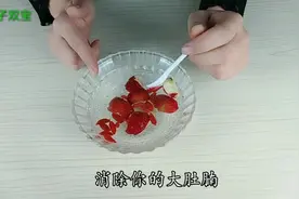 还再减肥的道路上挣扎吗？教你山楂减肥法，每天一杯和肉肉说拜拜视频封面