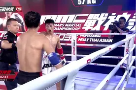 黑裤小伙耍阴招！对手勃然大怒！裁判赶紧过来和稀泥！视频封面