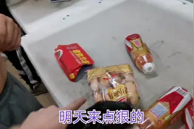 天气热一点工友们都渴望喝饮料，井空传递正能量，给同事打包视频封面