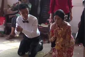 广东小伙娶富家女，新娘一身好霸气，进家就这样跪拜，脚都跪疼了视频封面