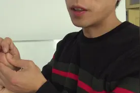 成年人、小孩出现流鼻血怎么办，手上一个穴位可以帮助到你！视频封面