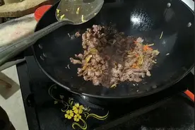 你们吃过这种野生兔肉吗？看看农村妹子怎么把它做出美味盘中餐吧视频封面