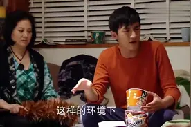 弟弟太暖了，嘴上嫌弃姐姐邋遢，却默默帮她把房间收拾得干干净净视频封面