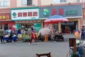 佛山南海的一个离广州只有几百米的城中村，网友强烈建议我来看看视频封面