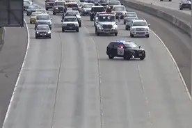 美国警察高速公路蛇形 压制速度 千万别超车视频封面