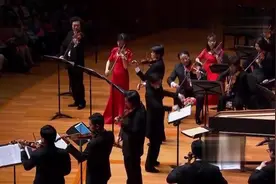 中国6位小提琴家合奏《梁祝》，刚一开始就惊艳全场，十分喜欢视频封面