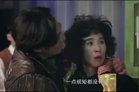 妖铃铃_吴君如化身捉鬼大师，把人家厕所打扫干净了视频封面