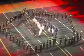 中国女兵仪仗队枪操表演，在日本惊艳亮相，彰显我国的大国风采视频封面