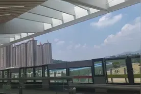 广州为数不多在地面上的地铁站，与其它地铁有很多不同视频封面