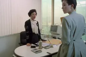 打工狂想曲：姑娘上班迟到理直气壮，谁知死对头进来嘲讽，笑死视频封面