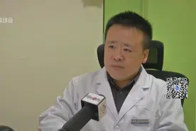 误把胶水当眼药水，女子眼睛灼烧感强烈，医生迅速展开治疗视频封面