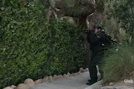 公共场所的黑衣人都是反恐特警队员，这样的安保力量就是牛01视频封面