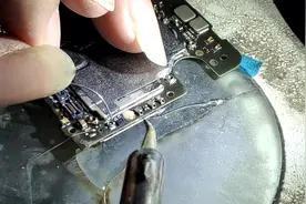 粉丝小米MIX2S信号差，换天线座信号线都不行，换个维修师傅就行