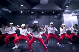 超嗨的《开车舞》，这舞蹈动作简直帅我一脸~