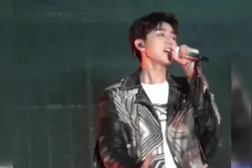 王俊凯送给粉丝的礼包太浪漫:饼干里藏纸条,写真册里写真心话视频封面