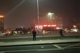 实拍南阳火车站漂亮夜景，在这里等火车视频封面