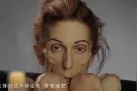 女子体重只有36斤，风一吹就倒，摸她就像摸一对白骨！视频封面