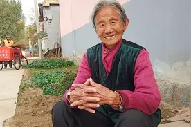 中国古代为什么要裹脚，84岁老奶奶说出真相，原因令人想不到视频封面