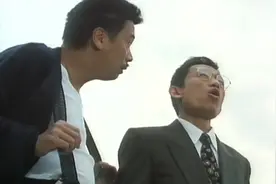 搞笑：吴宇森来学校当老师看学生怎么整蛊他视频封面