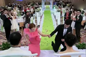 昔日闺蜜成了婆媳！大婚之日磕头喊妈，新娘这气度非常人可比！