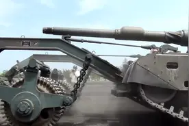 92式雷区处理滚筒型做战车，地毯式排雷，不管什么雷统统碾压