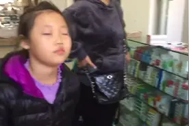 孩子眼睛肿了，原来是眼疖子，三滴眼药水就解决了