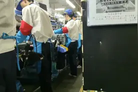 包吃包住21块一个小时，实拍生产车间，打印机是这样生产出来的视频封面