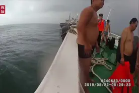 舟山东极岛一渔船撞山沉没 船上13人获救 直击生死营救全过程视频封面