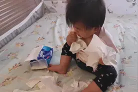 8个月的女宝宝爱吃纸巾，请问每个孩子都爱玩纸巾吗？视频封面