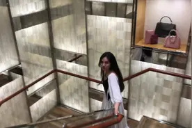 法国巴黎最大的免税店，小红帽要去购物啦，好不好比国内便宜呢？