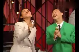 美女现场模仿费玉清唱歌，菲哥笑得停不下来，这个女星太搞笑了！