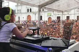 世界最小的女dj现场打碟メ台下嗨疯了
