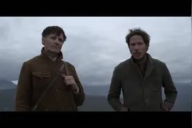 在茫茫天空的映衬下，乡村教师和通缉犯同抽一根烟，他们是朋友了视频封面