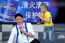 如今俊豪长大了，几年不见不仅廋了还高了，大家都快认不出了视频封面