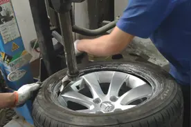 小伙网上270块买的轮毂到货了，质量怎么样，听听修车师傅怎么说视频封面