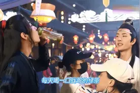 王一博为了能喝上肖战的茶水 这通马屁拍的呀