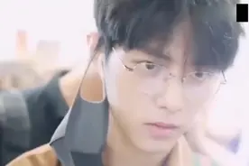 普通人在机场肖战VS王一博在机场，王一博：我很酷，你不懂！视频封面