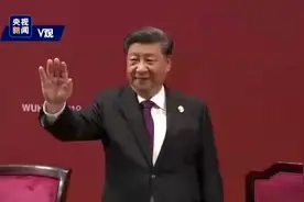 习近平步入第七届世界军人运动会开幕式现场