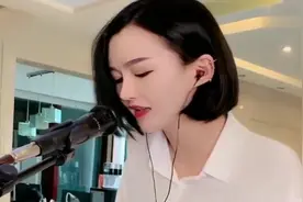 绝色美女自弹自唱《想死却又不敢》火了，长的太漂亮了！