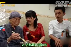 100岁奶奶喜爱吃辣无辣不欢，71岁儿子直呼吃辣椒开胃