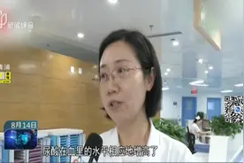 多喝啤酒易痛风？男子喝啤酒后关节疼痛，咋回事？听听医生怎么说